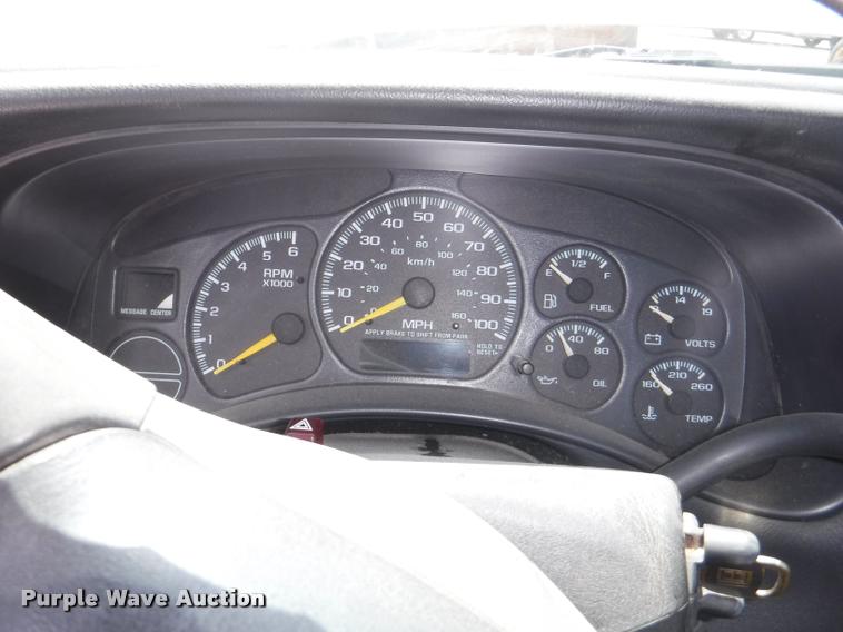 image for item K5898 2000 Chevrolet Silverado 1500 pickup truck