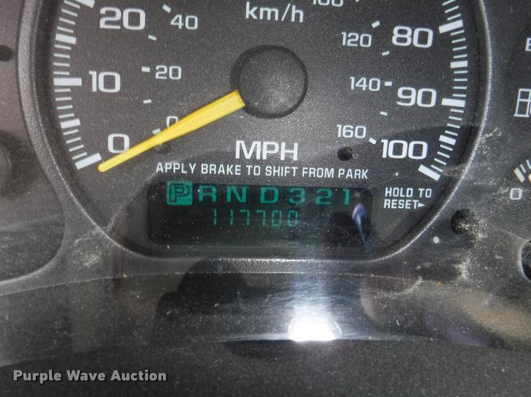 image for item K5898 2000 Chevrolet Silverado 1500 pickup truck