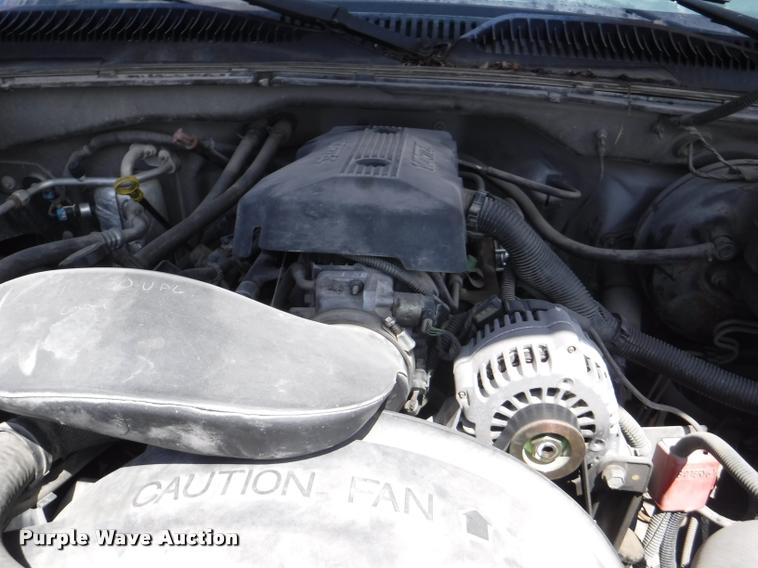 image for item K5898 2000 Chevrolet Silverado 1500 pickup truck