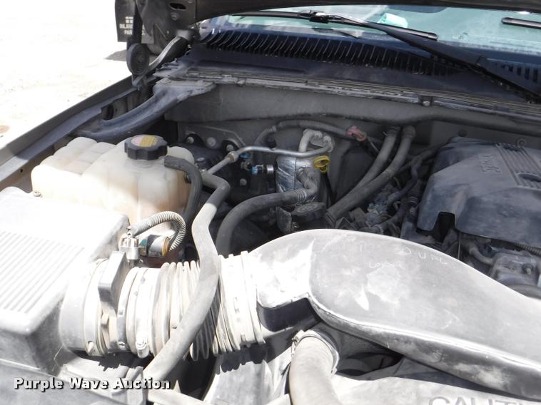 image for item K5898 2000 Chevrolet Silverado 1500 pickup truck