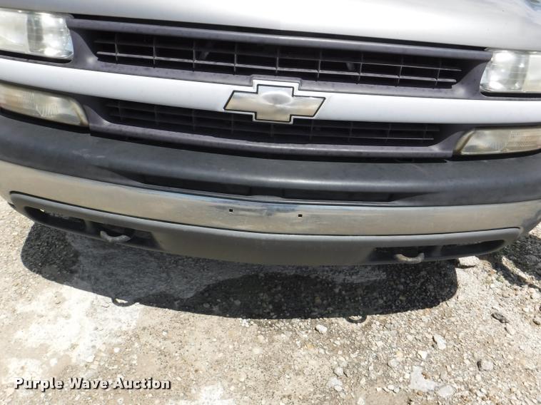 image for item K5898 2000 Chevrolet Silverado 1500 pickup truck