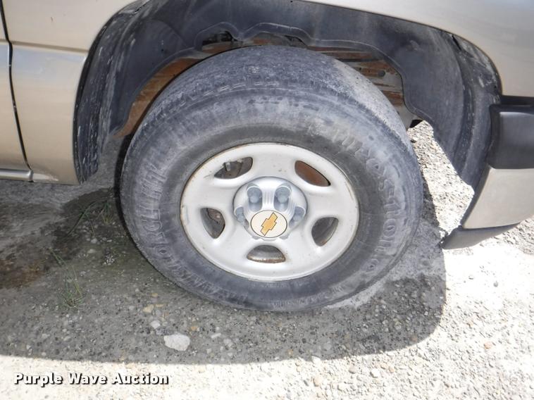 image for item K5898 2000 Chevrolet Silverado 1500 pickup truck