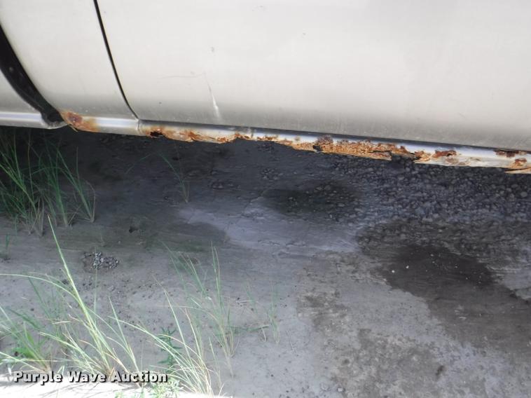 image for item K5898 2000 Chevrolet Silverado 1500 pickup truck