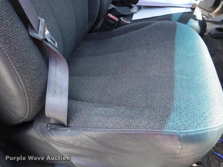 image for item K5898 2000 Chevrolet Silverado 1500 pickup truck