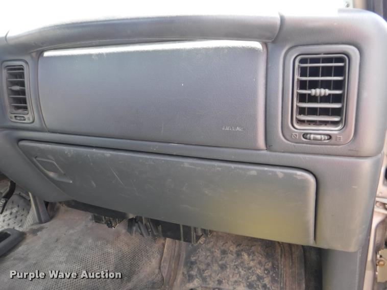 image for item K5898 2000 Chevrolet Silverado 1500 pickup truck