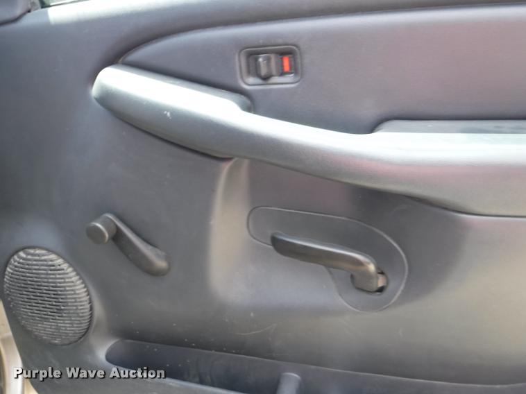 image for item K5898 2000 Chevrolet Silverado 1500 pickup truck