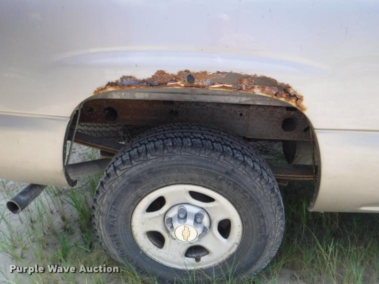 image for item K5898 2000 Chevrolet Silverado 1500 pickup truck