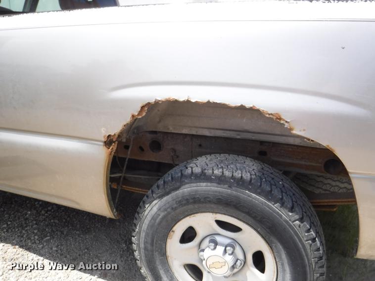 image for item K5898 2000 Chevrolet Silverado 1500 pickup truck