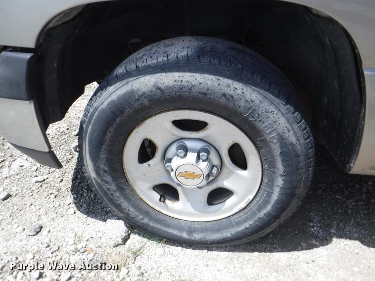 image for item K5898 2000 Chevrolet Silverado 1500 pickup truck