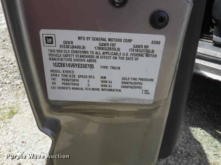 image for item K5898 2000 Chevrolet Silverado 1500 pickup truck