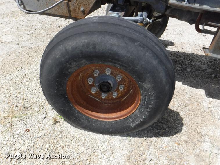 image for item K5899 2002 New Holland TS100 tractor