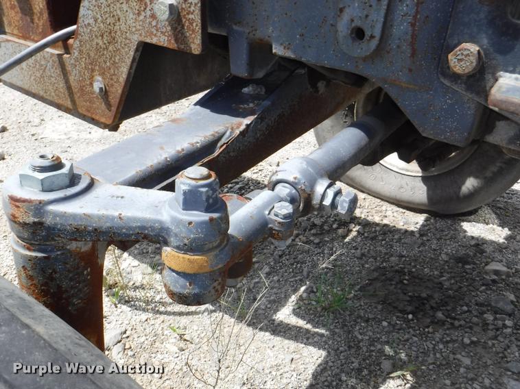 image for item K5899 2002 New Holland TS100 tractor