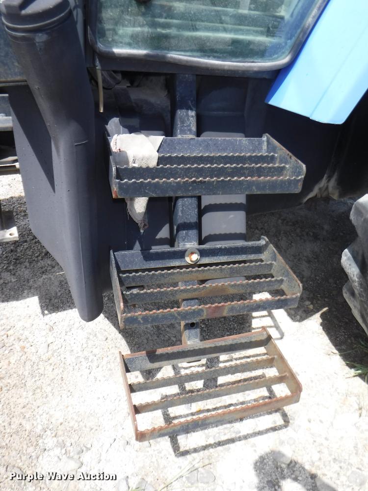 image for item K5899 2002 New Holland TS100 tractor