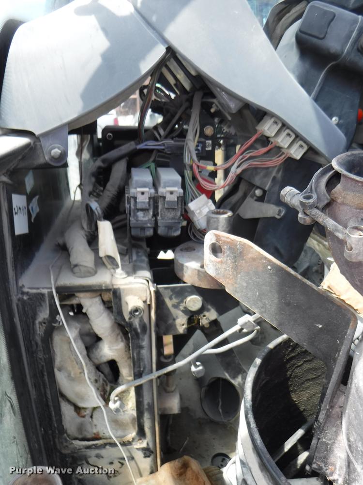 image for item K5899 2002 New Holland TS100 tractor