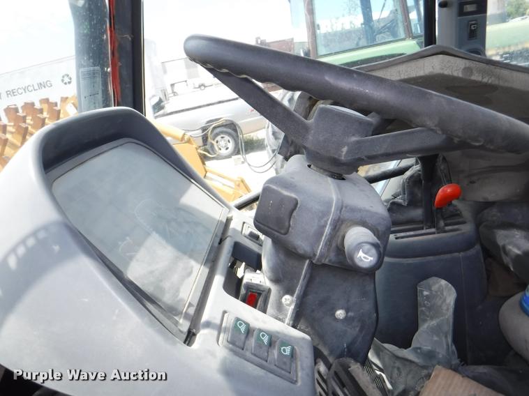 image for item K5899 2002 New Holland TS100 tractor