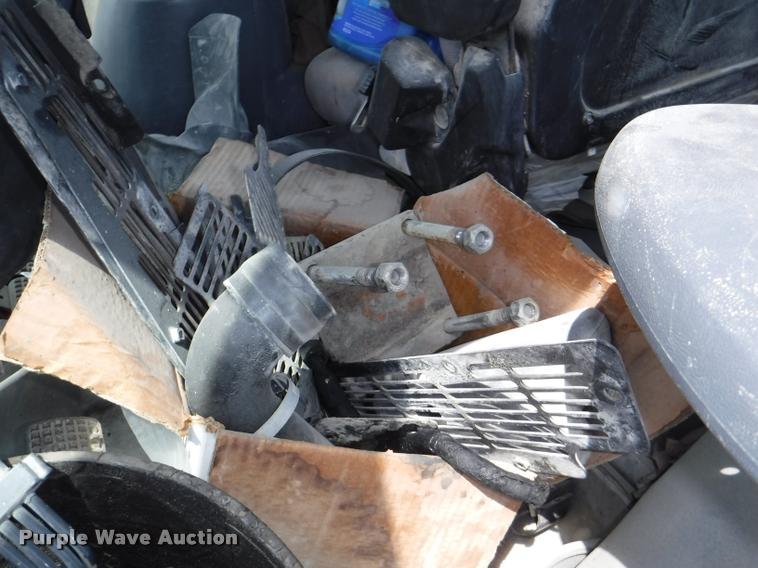 image for item K5899 2002 New Holland TS100 tractor