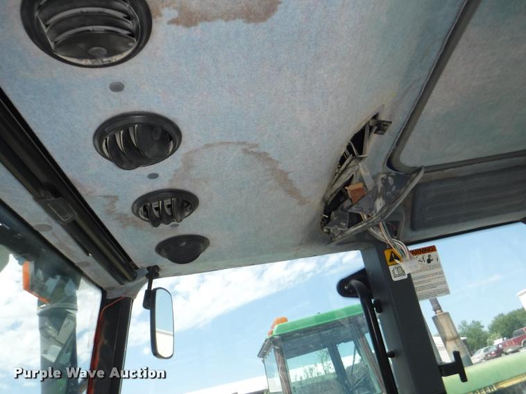 image for item K5899 2002 New Holland TS100 tractor