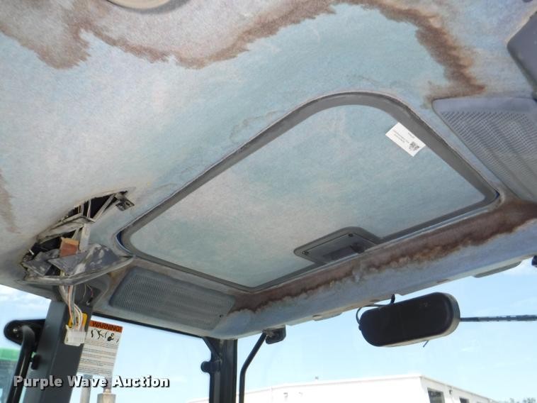 image for item K5899 2002 New Holland TS100 tractor