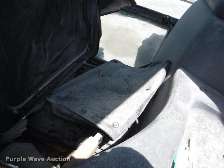 image for item K5899 2002 New Holland TS100 tractor