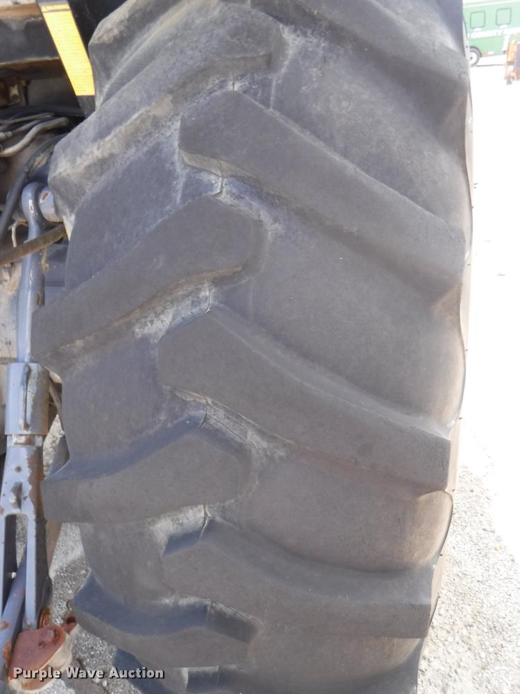 image for item K5899 2002 New Holland TS100 tractor