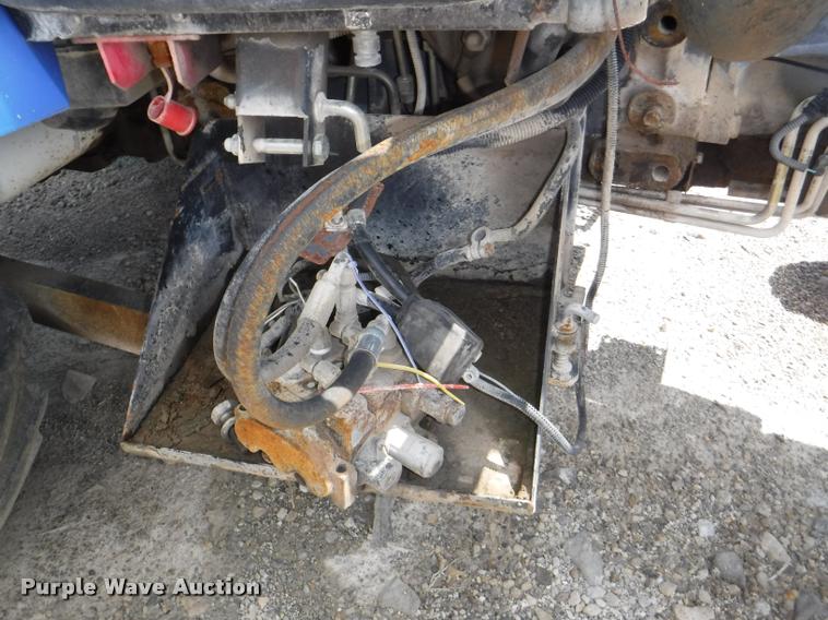 image for item K5899 2002 New Holland TS100 tractor