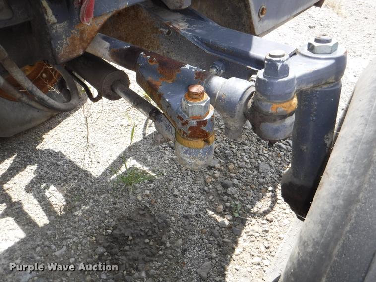 image for item K5899 2002 New Holland TS100 tractor