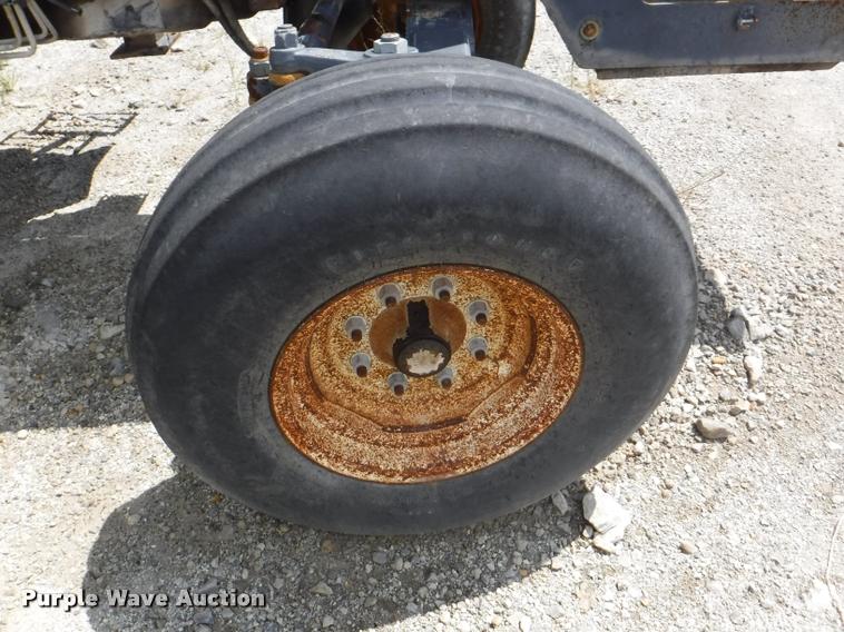 image for item K5899 2002 New Holland TS100 tractor