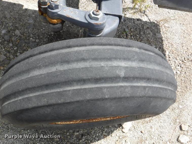 image for item K5899 2002 New Holland TS100 tractor