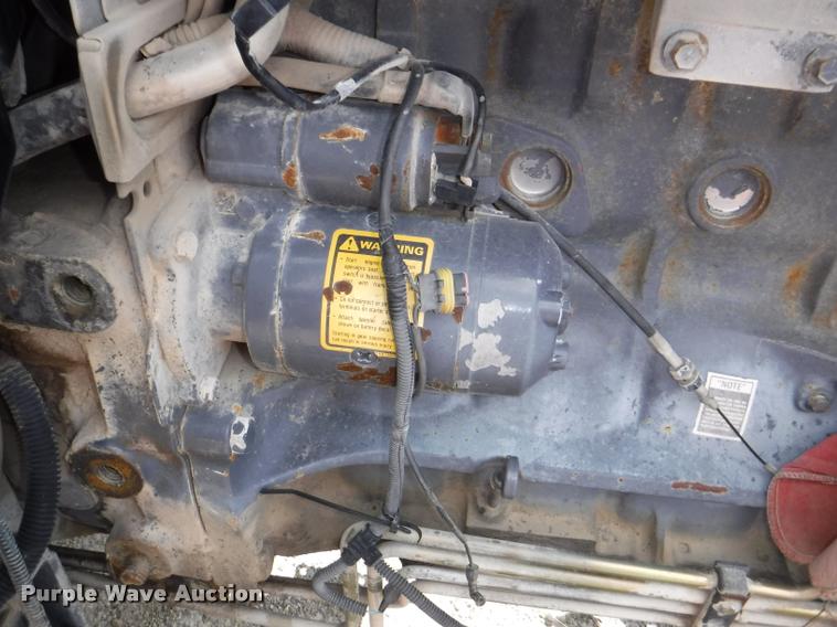 image for item K5899 2002 New Holland TS100 tractor