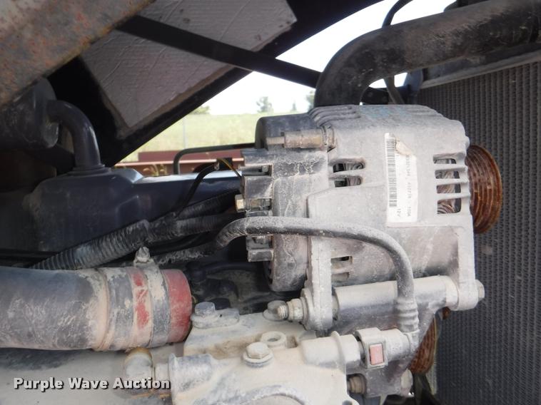 image for item K5899 2002 New Holland TS100 tractor