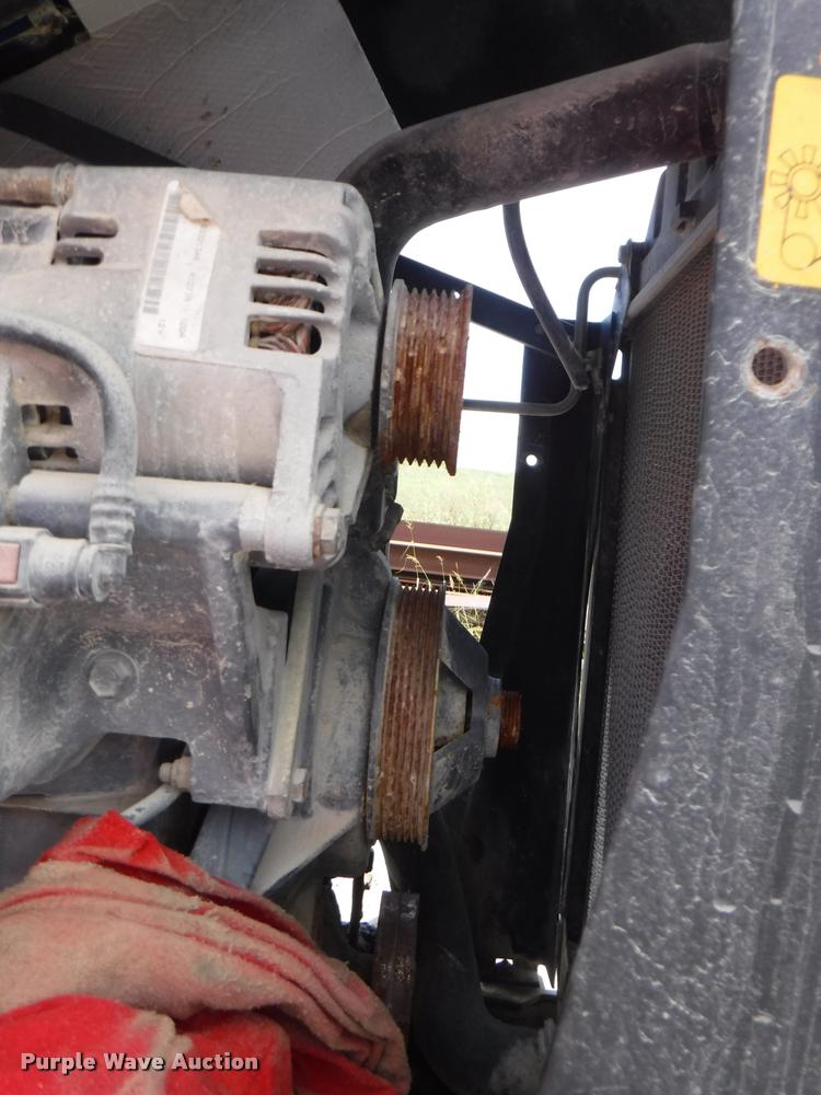 image for item K5899 2002 New Holland TS100 tractor