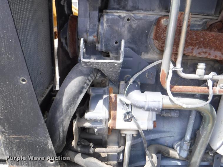 image for item K5899 2002 New Holland TS100 tractor