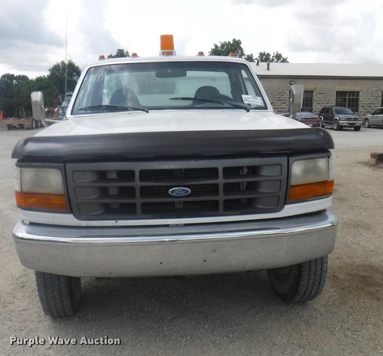 image for item K5906 1997 Ford F450 Super Duty XL utility truck