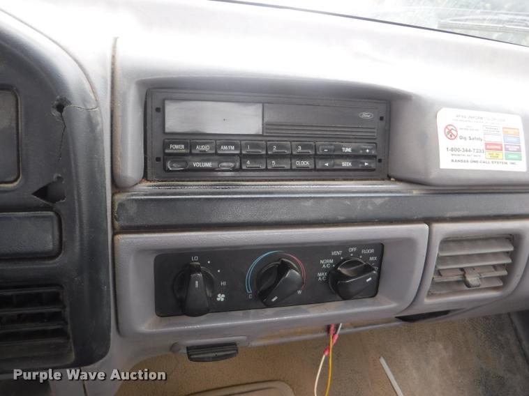 image for item K5906 1997 Ford F450 Super Duty XL utility truck