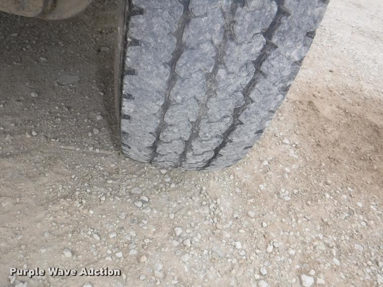 image for item K5906 1997 Ford F450 Super Duty XL utility truck