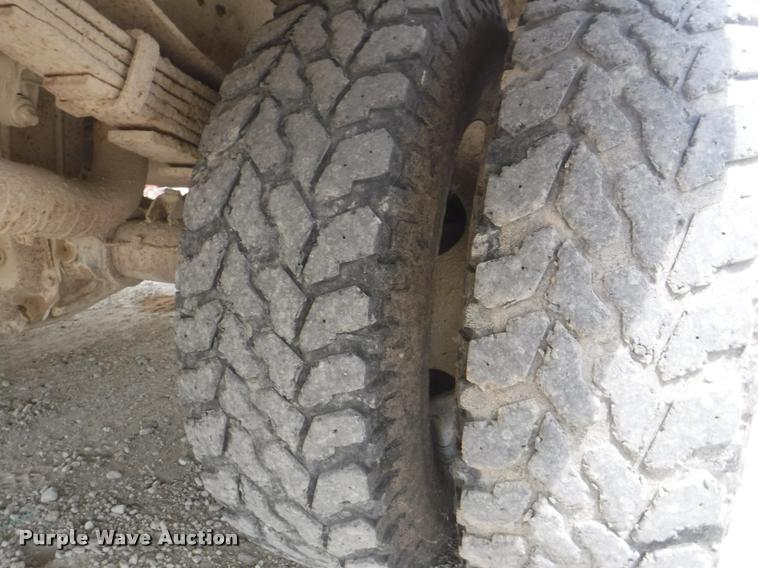 image for item K5906 1997 Ford F450 Super Duty XL utility truck