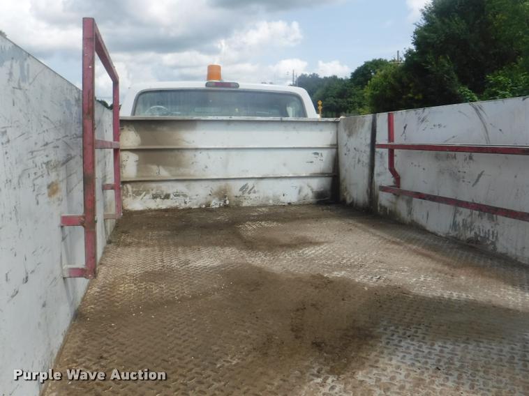 image for item K5906 1997 Ford F450 Super Duty XL utility truck