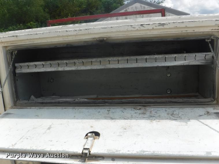 image for item K5906 1997 Ford F450 Super Duty XL utility truck