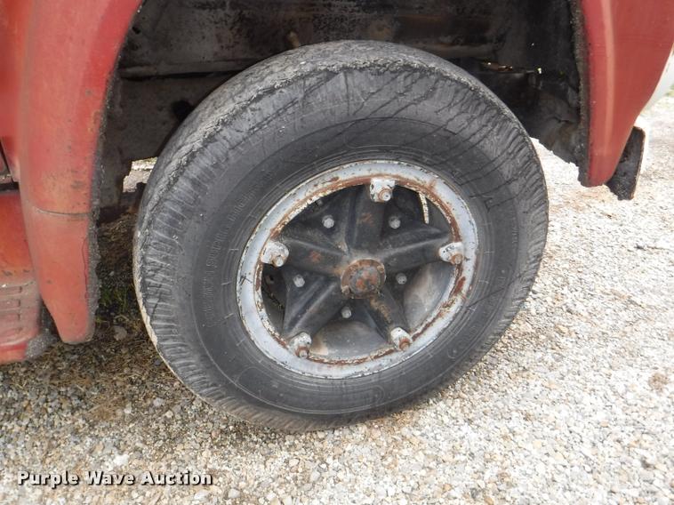 image for item K5910 1973 Ford F700 oil distributor truck