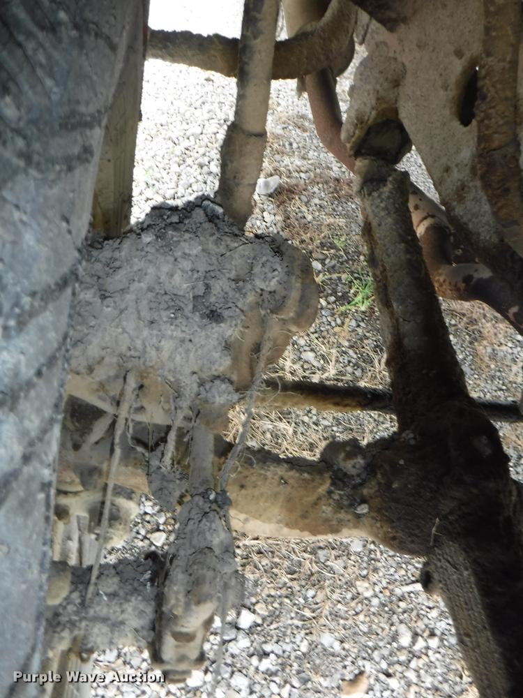 image for item K5910 1973 Ford F700 oil distributor truck