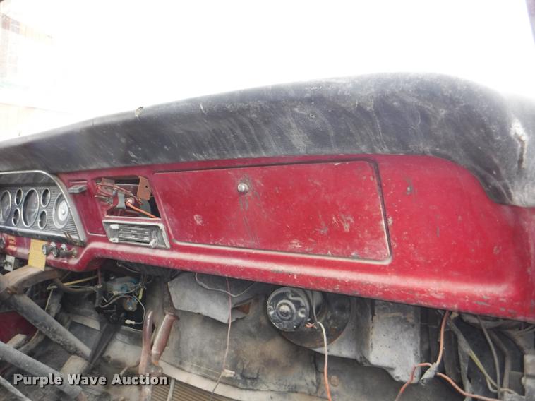 image for item K5910 1973 Ford F700 oil distributor truck