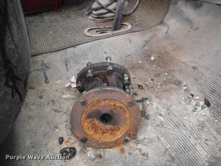 image for item K5910 1973 Ford F700 oil distributor truck