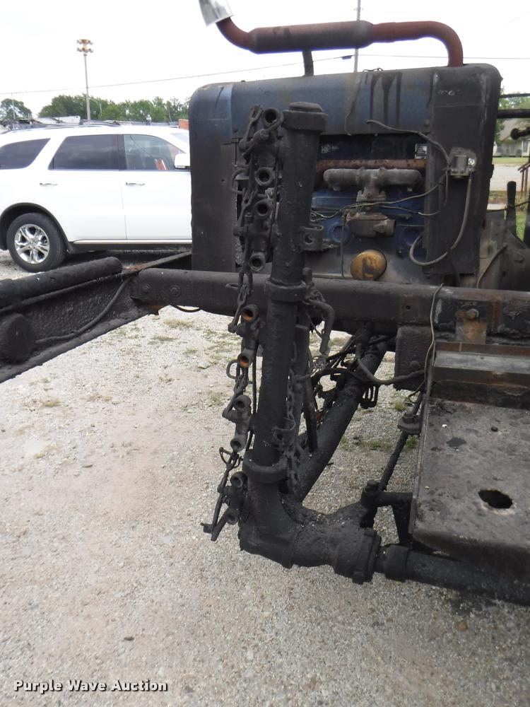 image for item K5910 1973 Ford F700 oil distributor truck