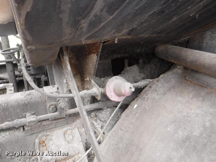 image for item K5910 1973 Ford F700 oil distributor truck