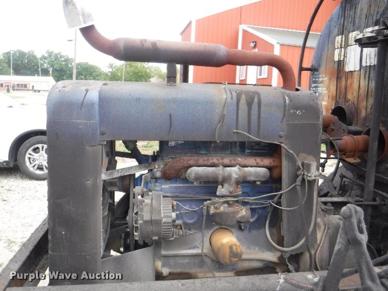 image for item K5910 1973 Ford F700 oil distributor truck