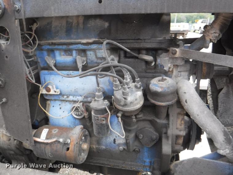 image for item K5910 1973 Ford F700 oil distributor truck