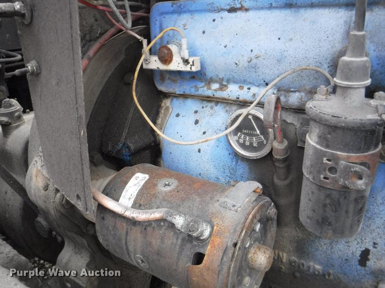 image for item K5910 1973 Ford F700 oil distributor truck