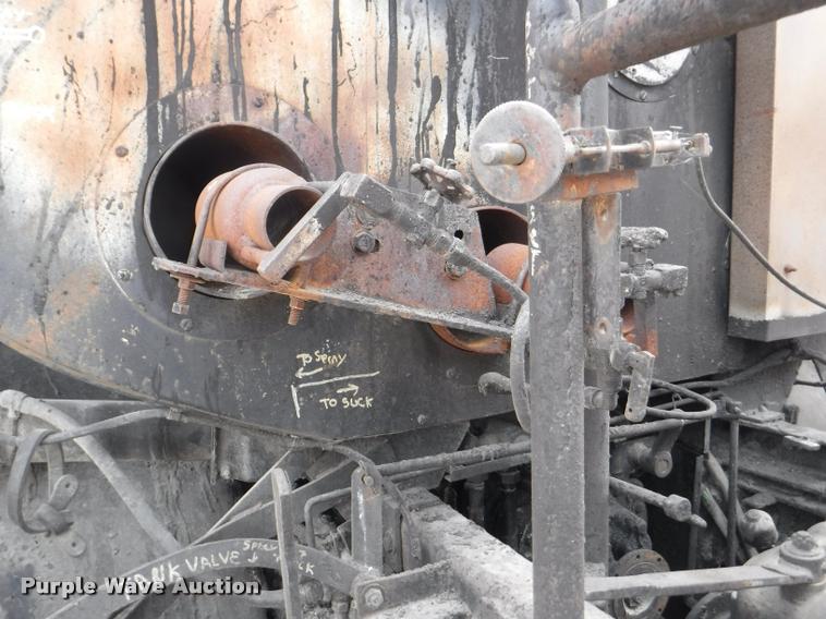 image for item K5910 1973 Ford F700 oil distributor truck