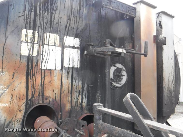 image for item K5910 1973 Ford F700 oil distributor truck