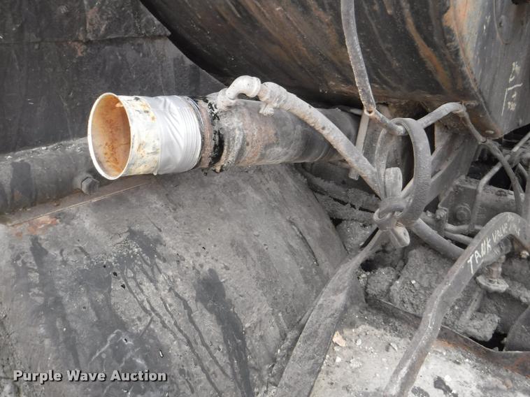 image for item K5910 1973 Ford F700 oil distributor truck